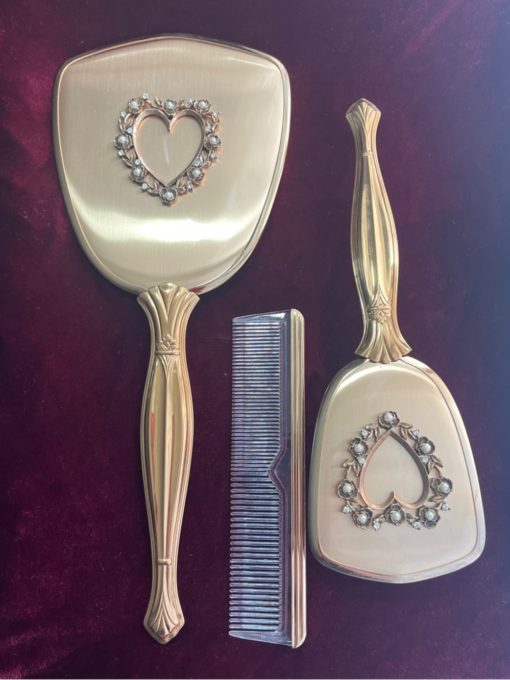NWB Gold Vanity Brush & Mirror Set with Heart Accent
